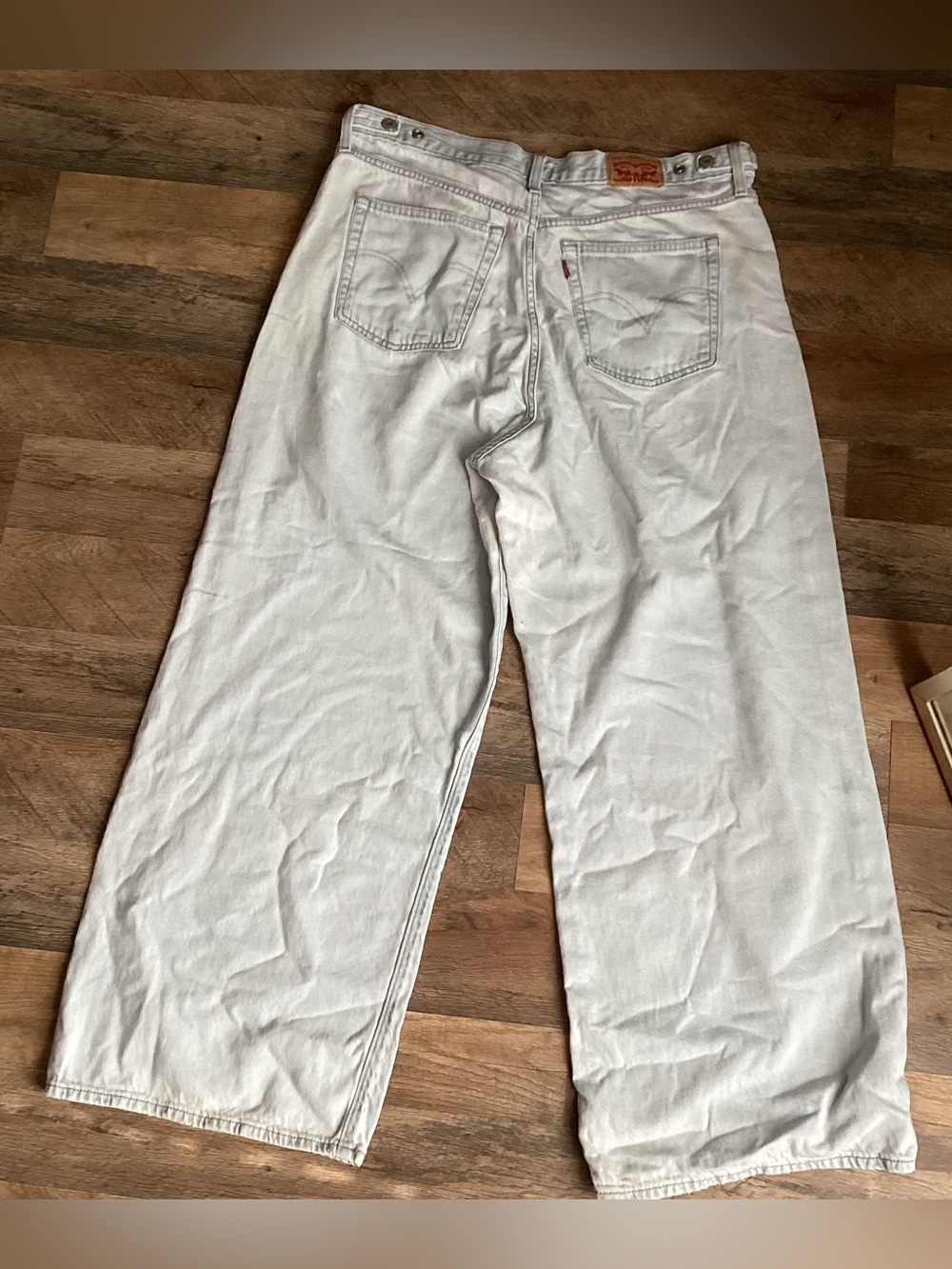 Levi’s cinch jeans
